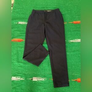 Under Armour Womens Dark Navy Golf pants-SZ 10
Waist 15”
Inseam 30”
B1